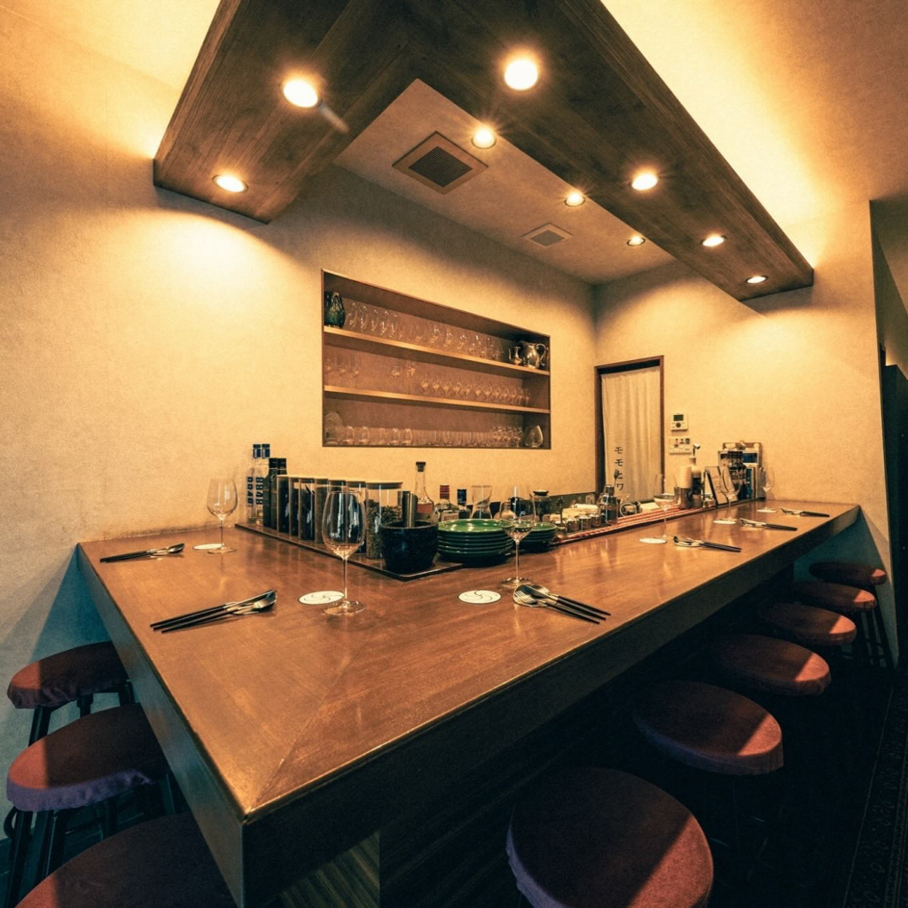 MOMO Stand Tokyo （モモ スタンド トーキョー）