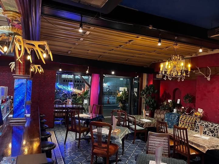 OVERWHELM HAMBURGER & BAR STAND